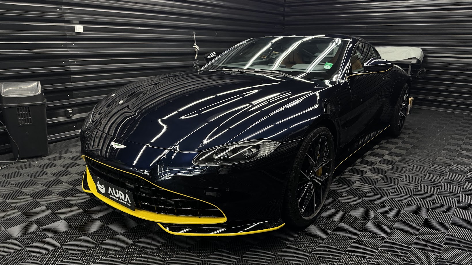 Aston Martin vitrificado